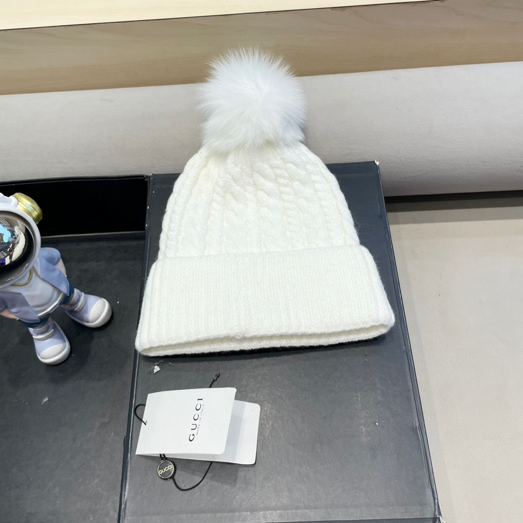 Gucci古奇秋冬配狐狸毛球新款毛线帽，羊毛面料，男女同款