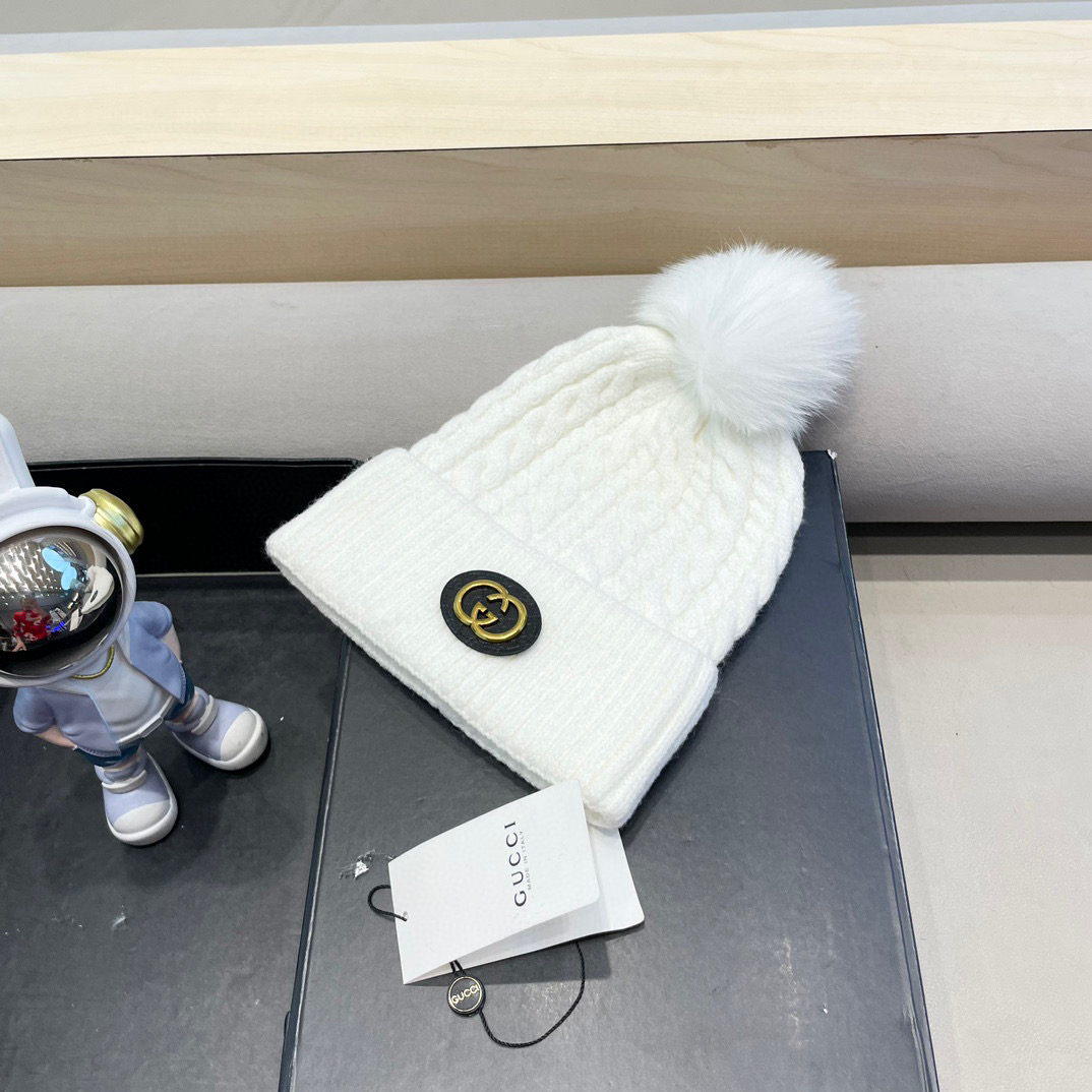Gucci古奇秋冬配狐狸毛球新款毛线帽，羊毛面料，男女同款
