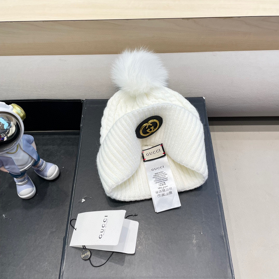 Gucci古奇秋冬配狐狸毛球新款毛线帽，羊毛面料，男女同款