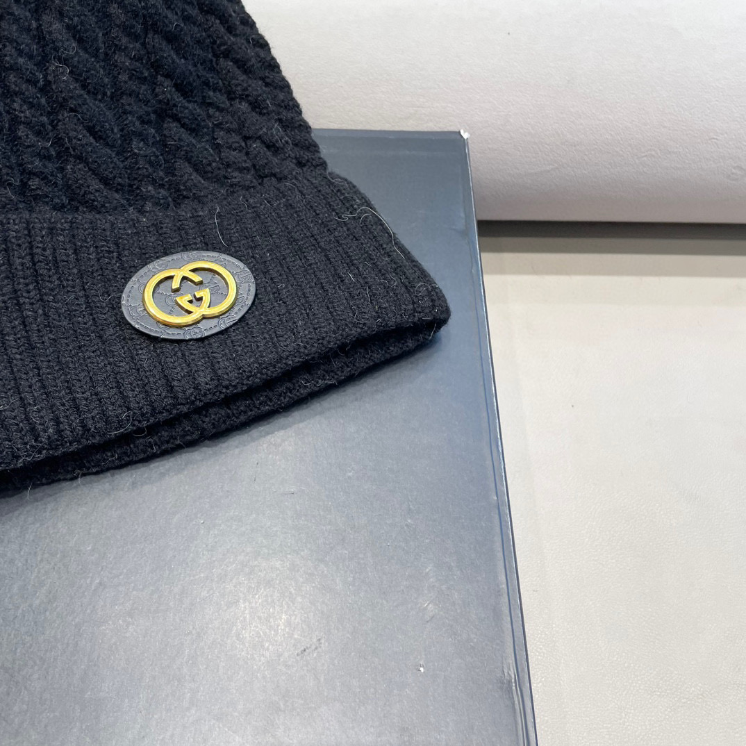 Gucci古奇秋冬配狐狸毛球新款毛线帽，羊毛面料，男女同款