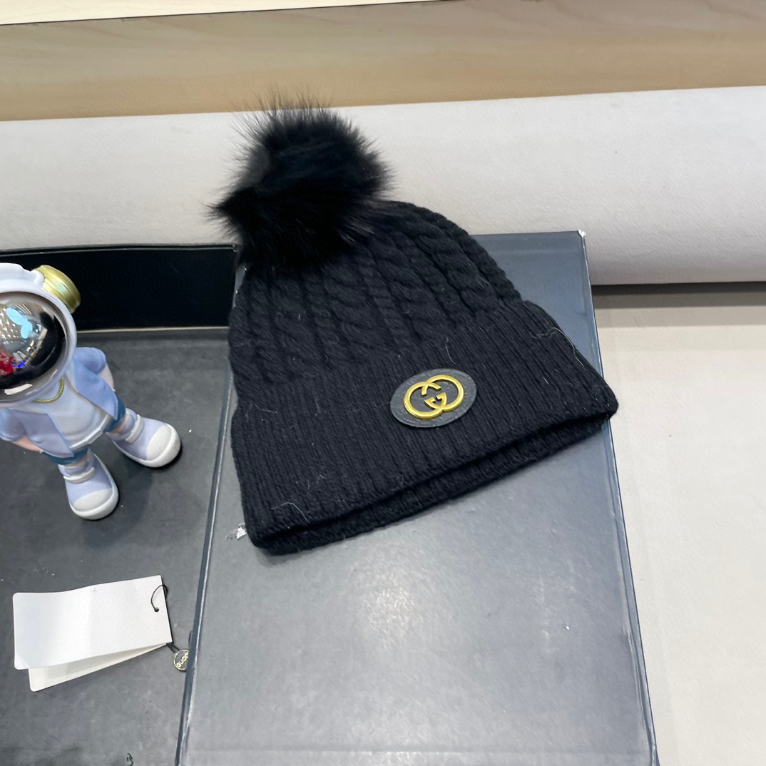 Gucci古奇秋冬配狐狸毛球新款毛线帽，羊毛面料，男女同款