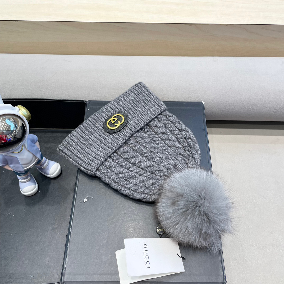 Gucci古奇秋冬配狐狸毛球新款毛线帽，羊毛面料，男女同款