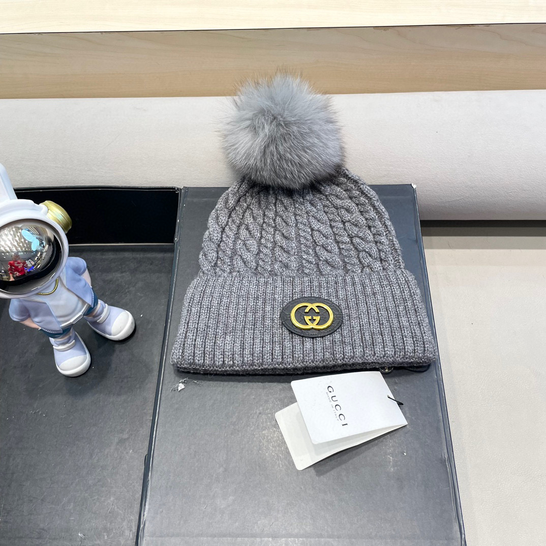 Gucci古奇秋冬配狐狸毛球新款毛线帽，羊毛面料，男女同款