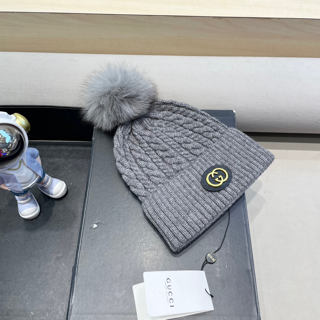 Gucci古奇秋冬配狐狸毛球新款毛线帽，羊毛面料，男女同款