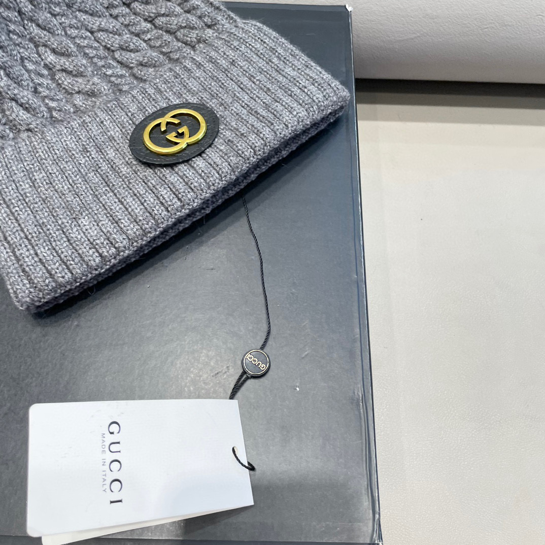 Gucci古奇秋冬配狐狸毛球新款毛线帽，羊毛面料，男女同款