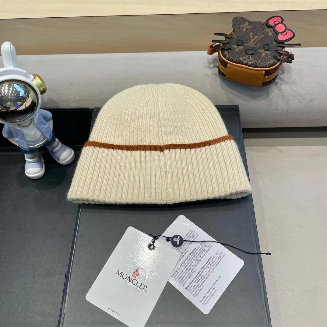 蒙口Moncler盟可睐💥新款经典针织帽，非常柔软亲肤，弹性很好💓有质感又非常百搭的款式~保暖的  羊绒毛线帽，均码有弹