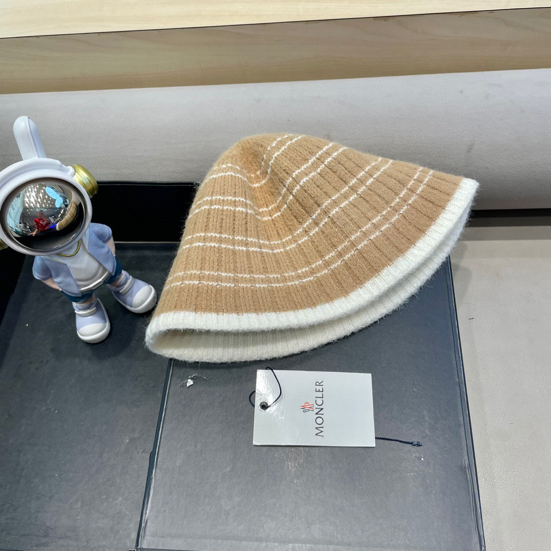 moncler撞色条纹小狗装饰保暖渔夫帽女新款秋冬韩版显脸小圆顶水桶帽