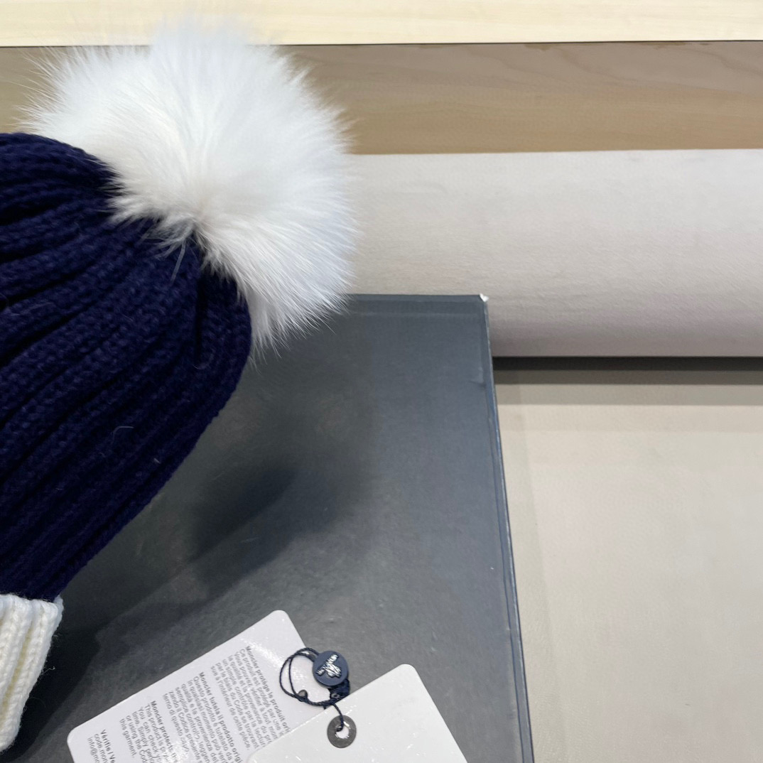 moncler法国定制标冬季保暖针织帽女时髦百搭狐狸毛球拼色可爱毛线帽子