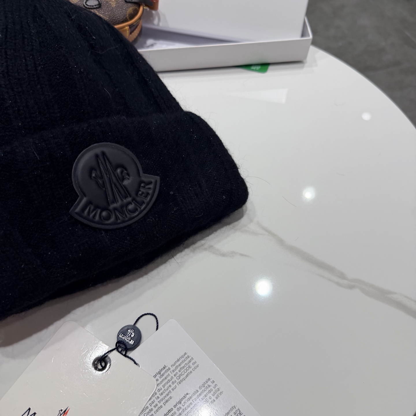 盟可睐 moncler 蒙口 💜💜秋冬针织毛线帽 经典版型~百搭的针织毛线帽对穿搭非常加分 弹性好 男生女生都能冲！ 品