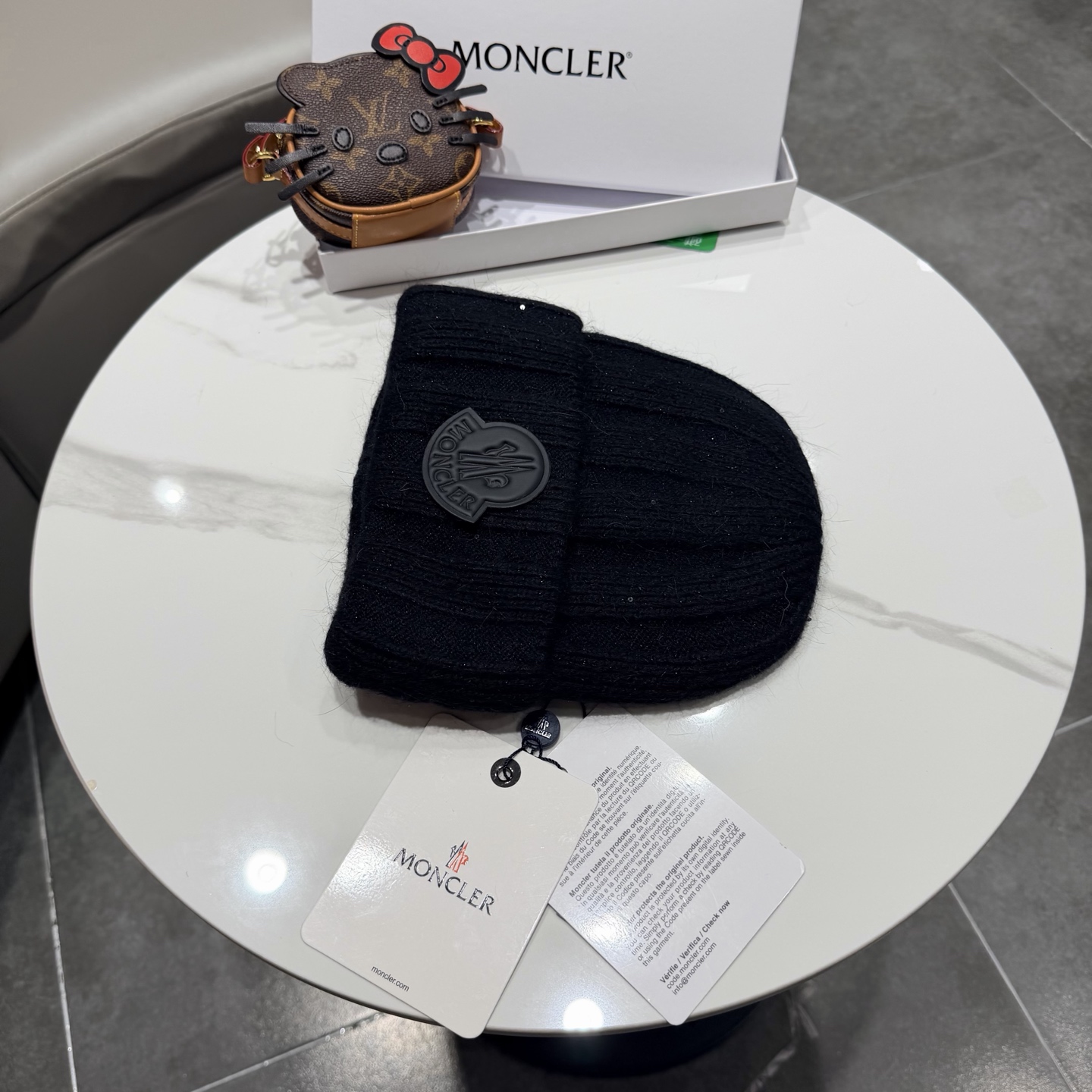 盟可睐 moncler 蒙口 💜💜秋冬针织毛线帽 经典版型~百搭的针织毛线帽对穿搭非常加分 弹性好 男生女生都能冲！ 品