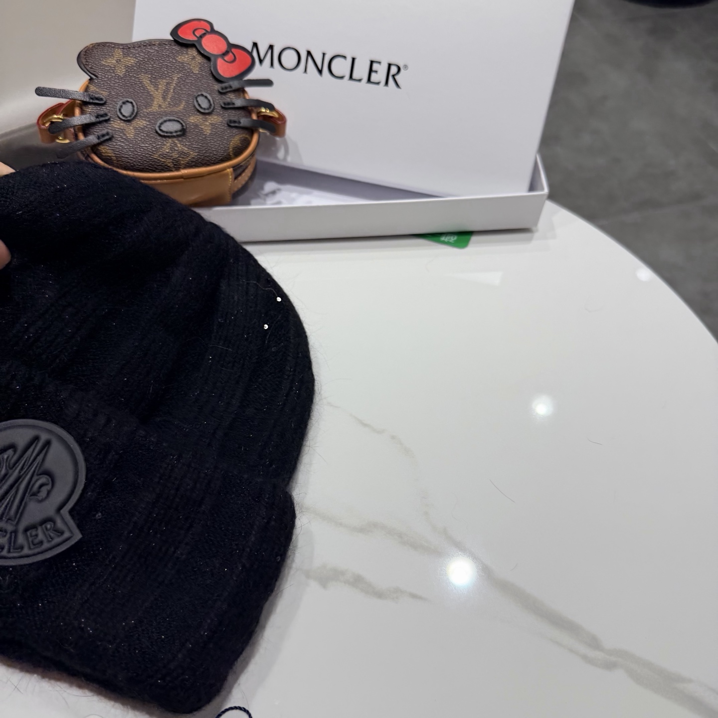盟可睐 moncler 蒙口 💜💜秋冬针织毛线帽 经典版型~百搭的针织毛线帽对穿搭非常加分 弹性好 男生女生都能冲！ 品