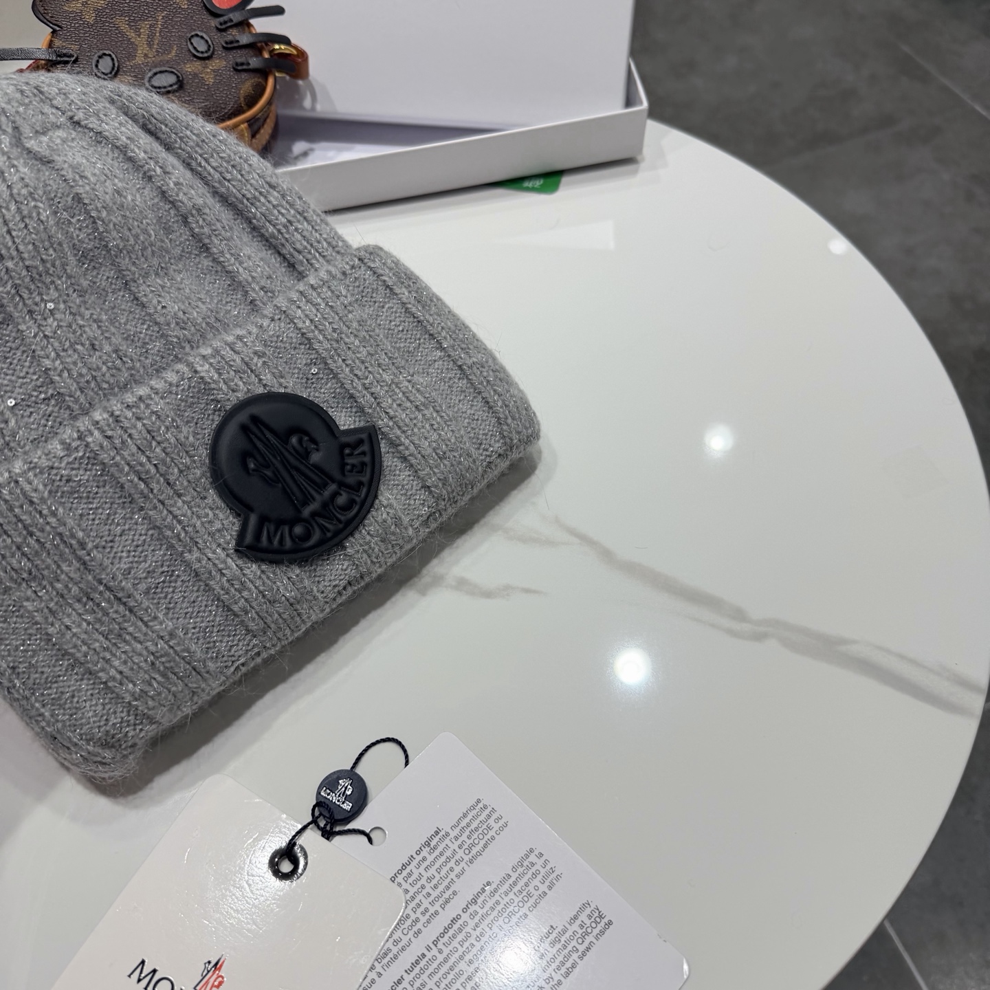 盟可睐 moncler 蒙口 💜💜秋冬针织毛线帽 经典版型~百搭的针织毛线帽对穿搭非常加分 弹性好 男生女生都能冲！ 品