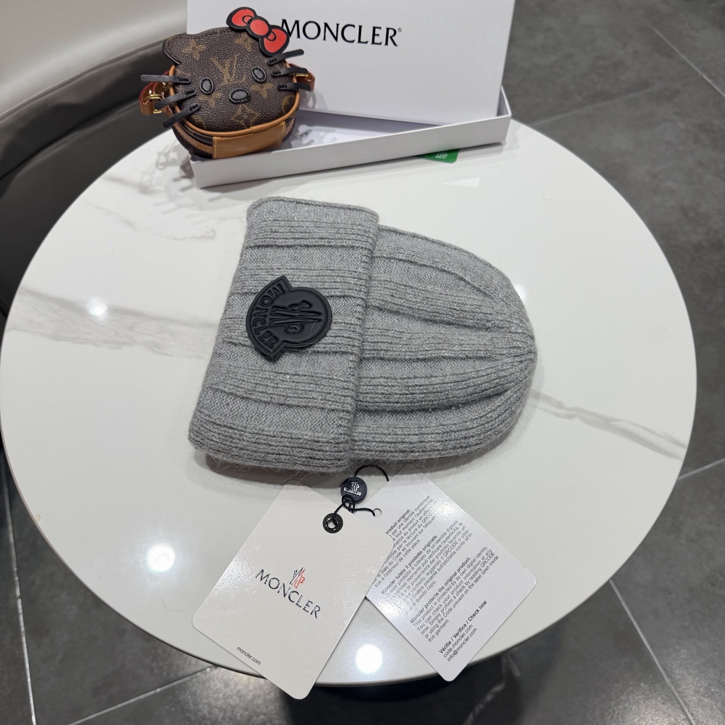 盟可睐 moncler 蒙口 💜💜秋冬针织毛线帽 经典版型~百搭的针织毛线帽对穿搭非常加分 弹性好 男生女生都能冲！ 品