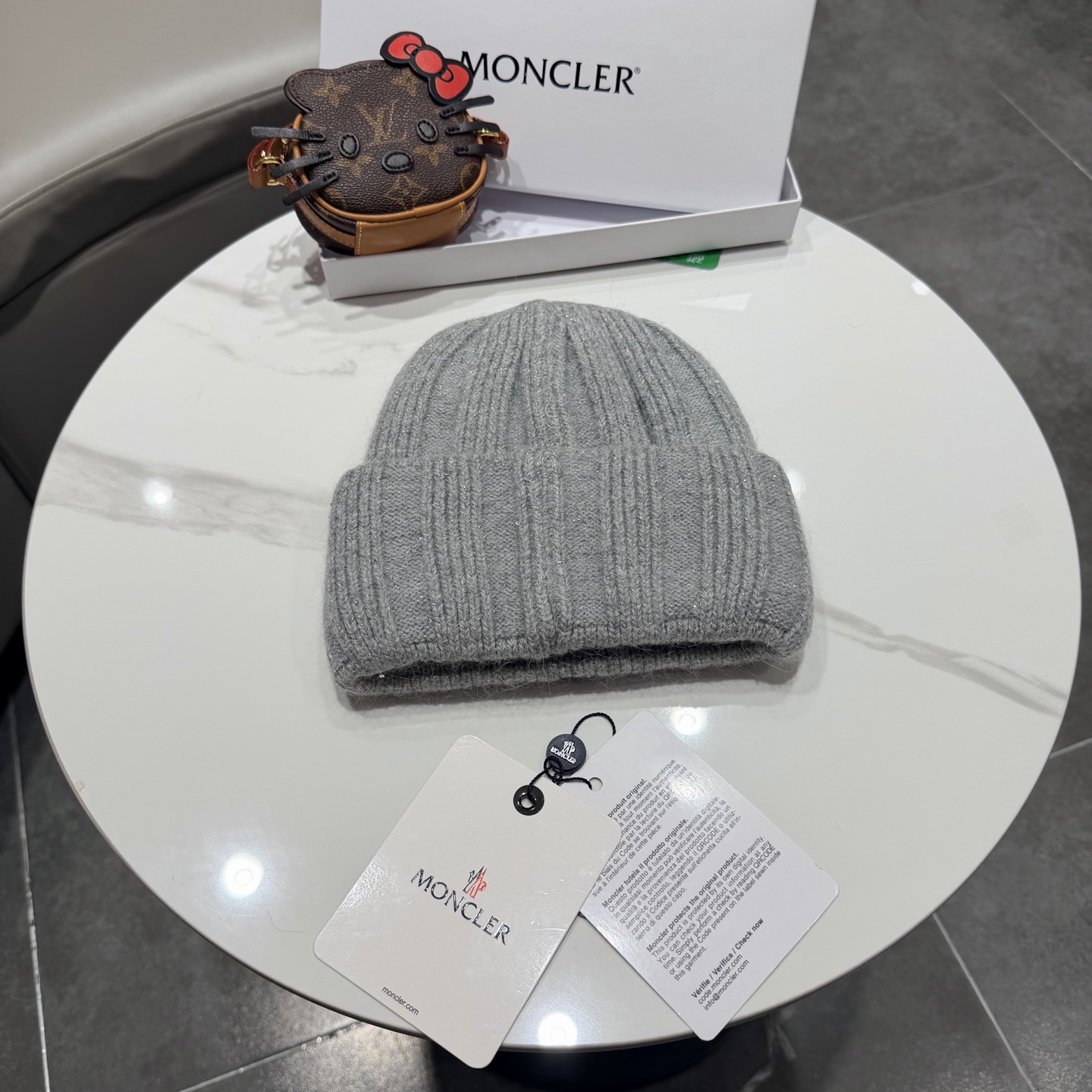 盟可睐 moncler 蒙口 💜💜秋冬针织毛线帽 经典版型~百搭的针织毛线帽对穿搭非常加分 弹性好 男生女生都能冲！ 品