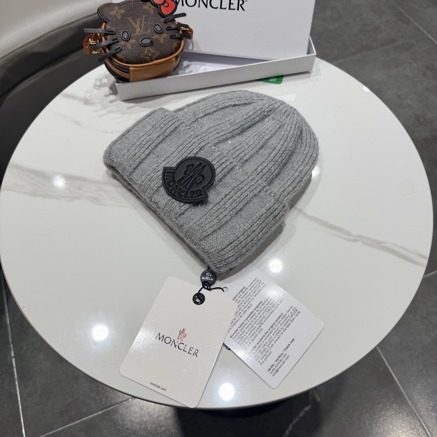 盟可睐 moncler 蒙口 💜💜秋冬针织毛线帽 经典版型~百搭的针织毛线帽对穿搭非常加分 弹性好 男生女生都能冲！ 品