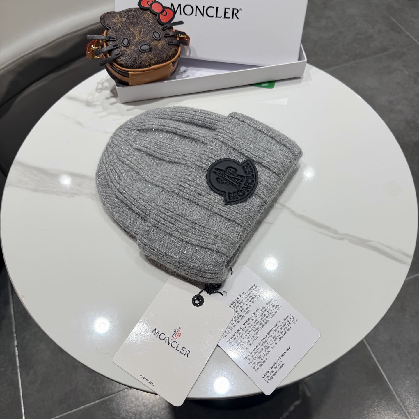 盟可睐 moncler 蒙口 💜💜秋冬针织毛线帽 经典版型~百搭的针织毛线帽对穿搭非常加分 弹性好 男生女生都能冲！ 品