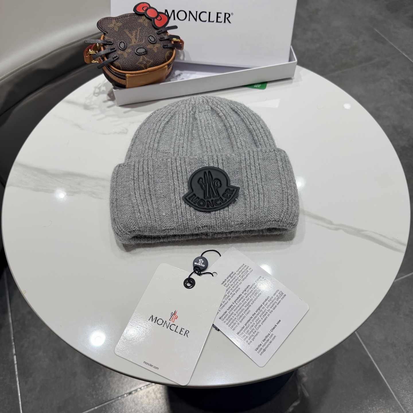 盟可睐 moncler 蒙口 💜💜秋冬针织毛线帽 经典版型~百搭的针织毛线帽对穿搭非常加分 弹性好 男生女生都能冲！ 品