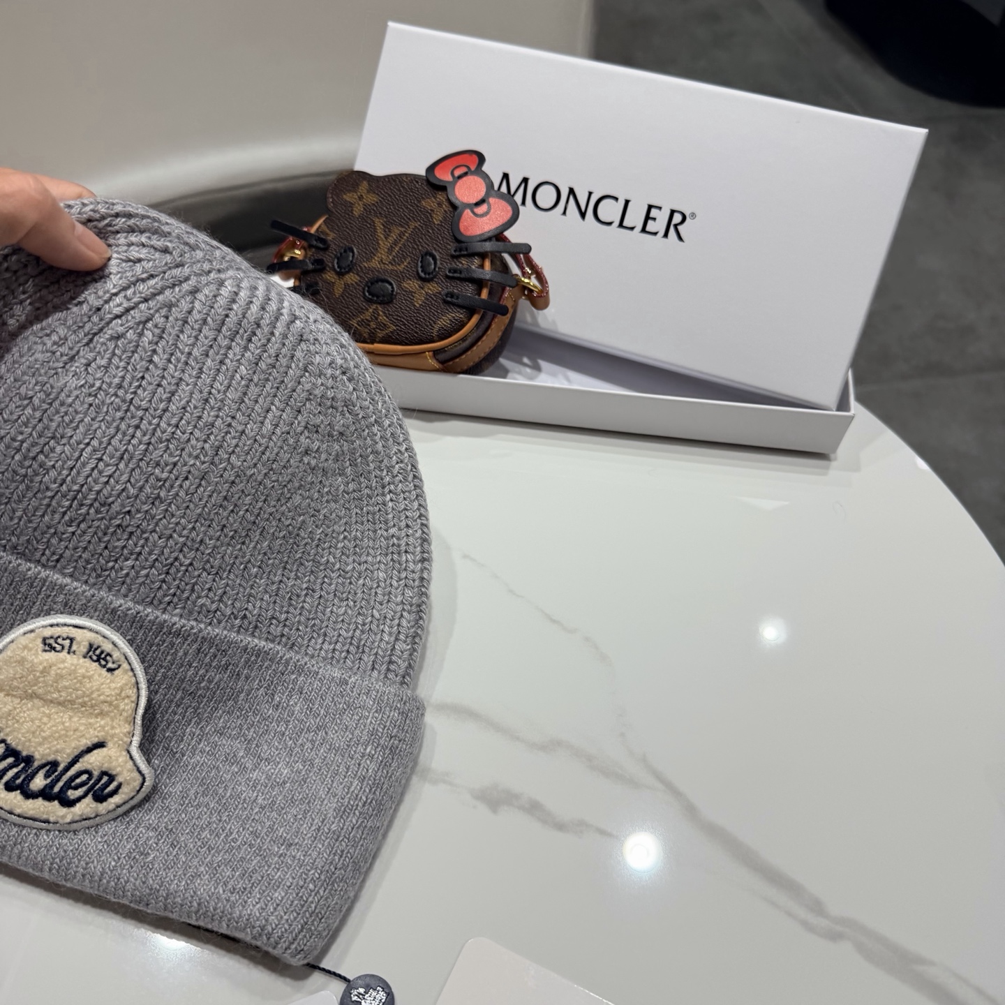 MONCLER蒙口🎩羊毛针织毛线帽，好品质高端大气，超柔软！超火爆💖质感很赞，出街超好搭配！时尚潮流！冬天必备单品，男女