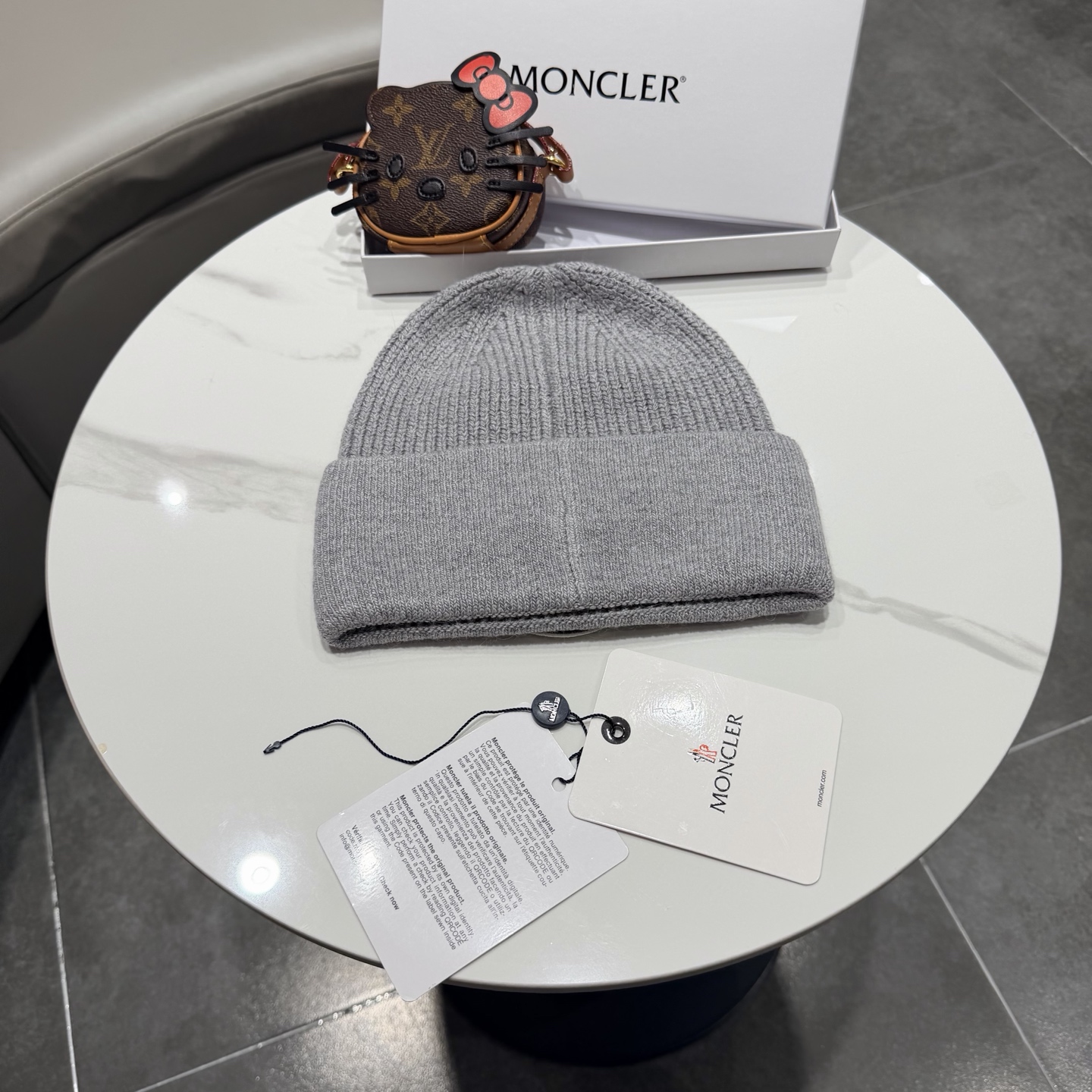 MONCLER蒙口🎩羊毛针织毛线帽，好品质高端大气，超柔软！超火爆💖质感很赞，出街超好搭配！时尚潮流！冬天必备单品，男女