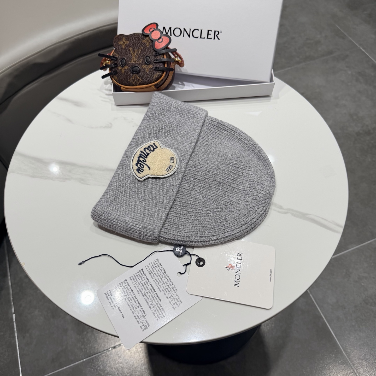 MONCLER蒙口🎩羊毛针织毛线帽，好品质高端大气，超柔软！超火爆💖质感很赞，出街超好搭配！时尚潮流！冬天必备单品，男女