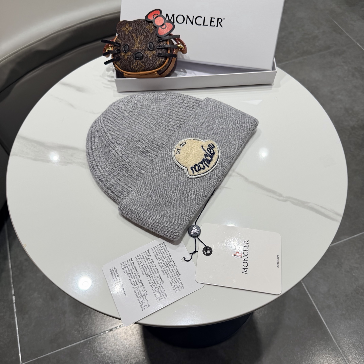 MONCLER蒙口🎩羊毛针织毛线帽，好品质高端大气，超柔软！超火爆💖质感很赞，出街超好搭配！时尚潮流！冬天必备单品，男女