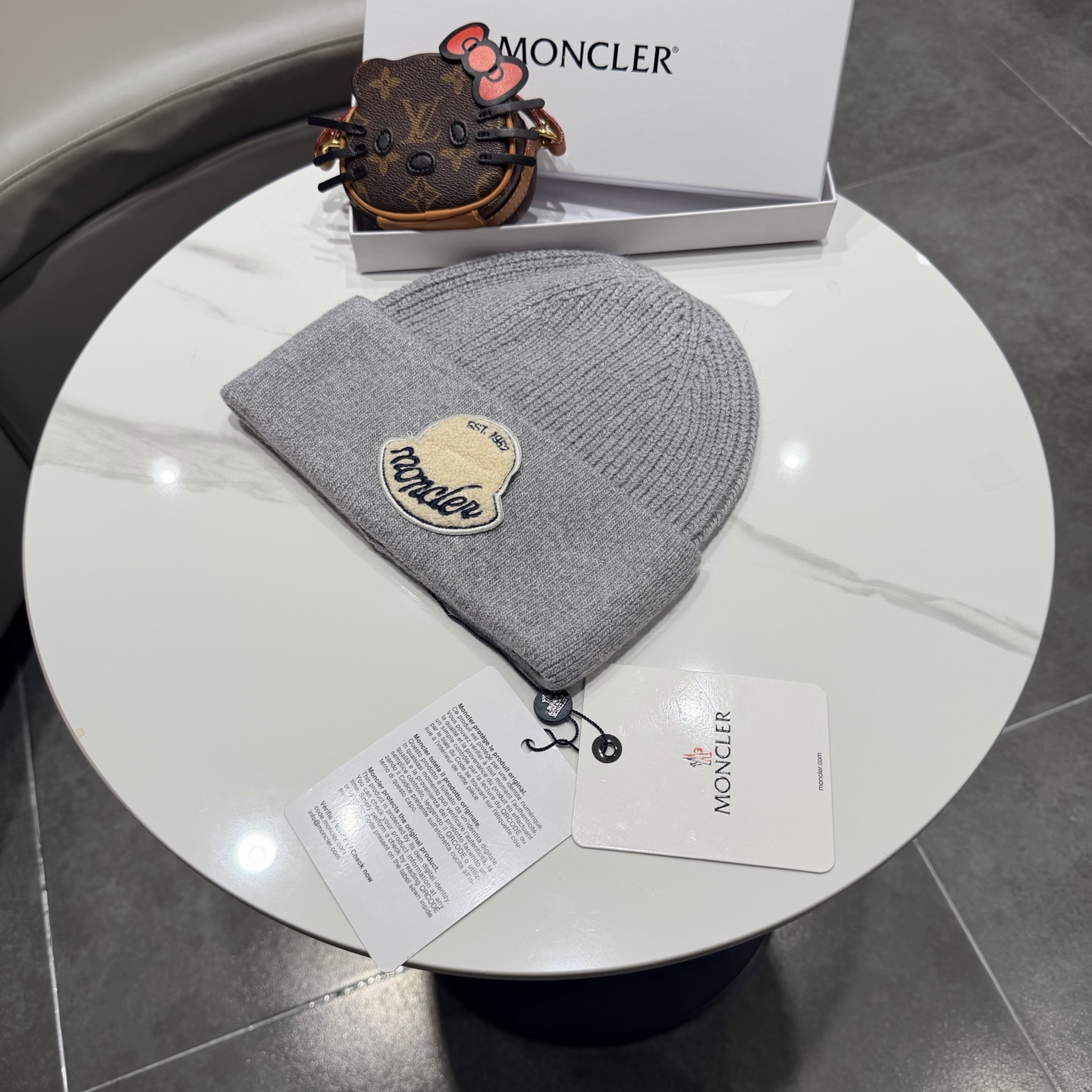 MONCLER蒙口🎩羊毛针织毛线帽，好品质高端大气，超柔软！超火爆💖质感很赞，出街超好搭配！时尚潮流！冬天必备单品，男女