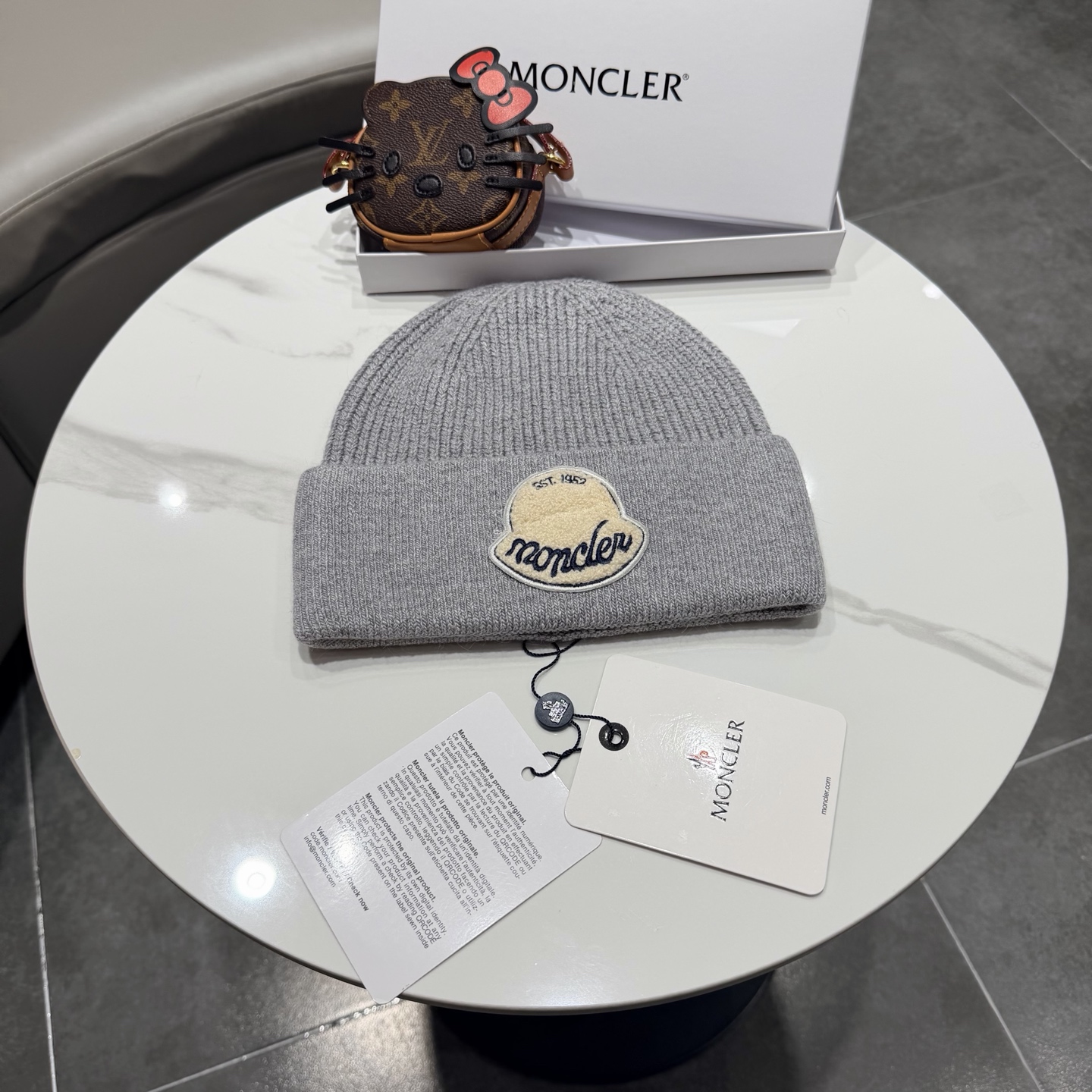 MONCLER蒙口🎩羊毛针织毛线帽，好品质高端大气，超柔软！超火爆💖质感很赞，出街超好搭配！时尚潮流！冬天必备单品，男女