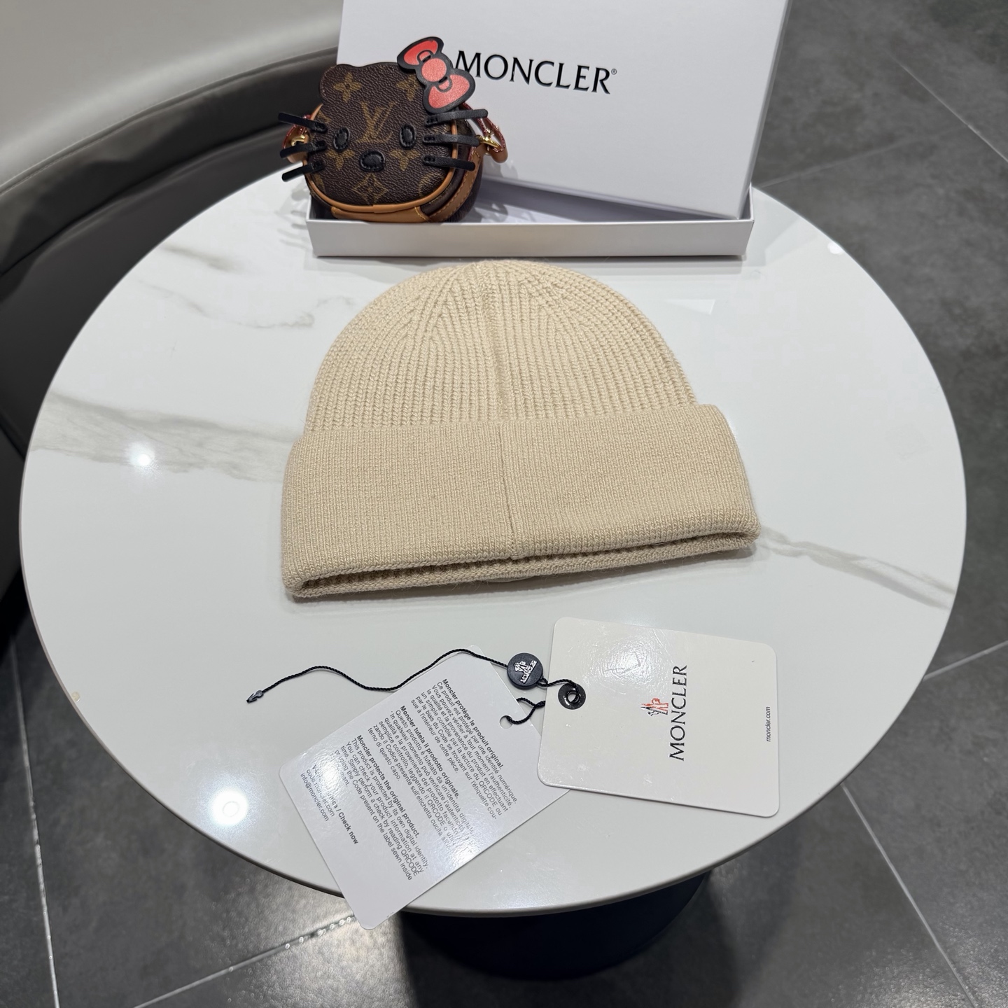 MONCLER蒙口🎩羊毛针织毛线帽，好品质高端大气，超柔软！超火爆💖质感很赞，出街超好搭配！时尚潮流！冬天必备单品，男女