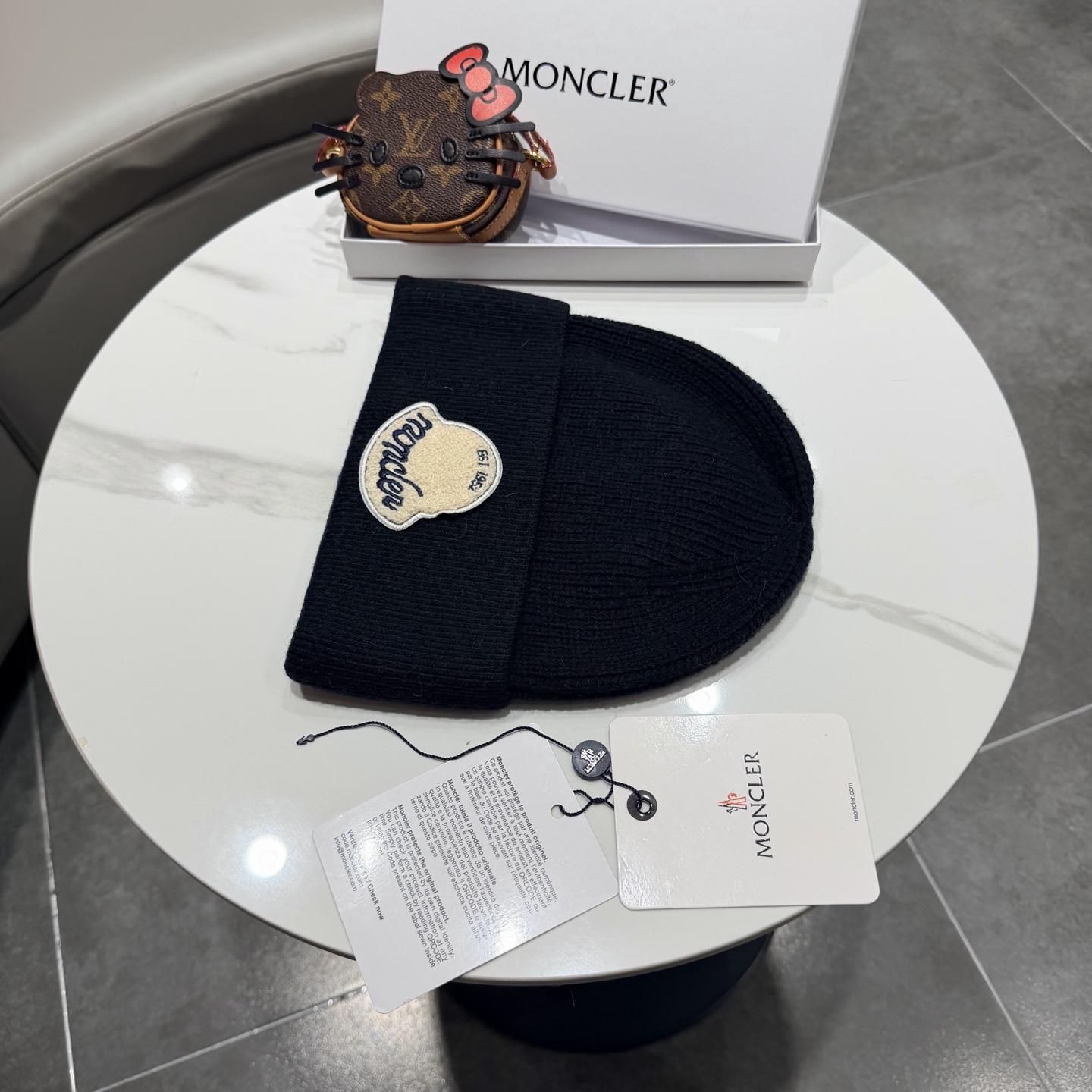 MONCLER蒙口🎩羊毛针织毛线帽，好品质高端大气，超柔软！超火爆💖质感很赞，出街超好搭配！时尚潮流！冬天必备单品，男女