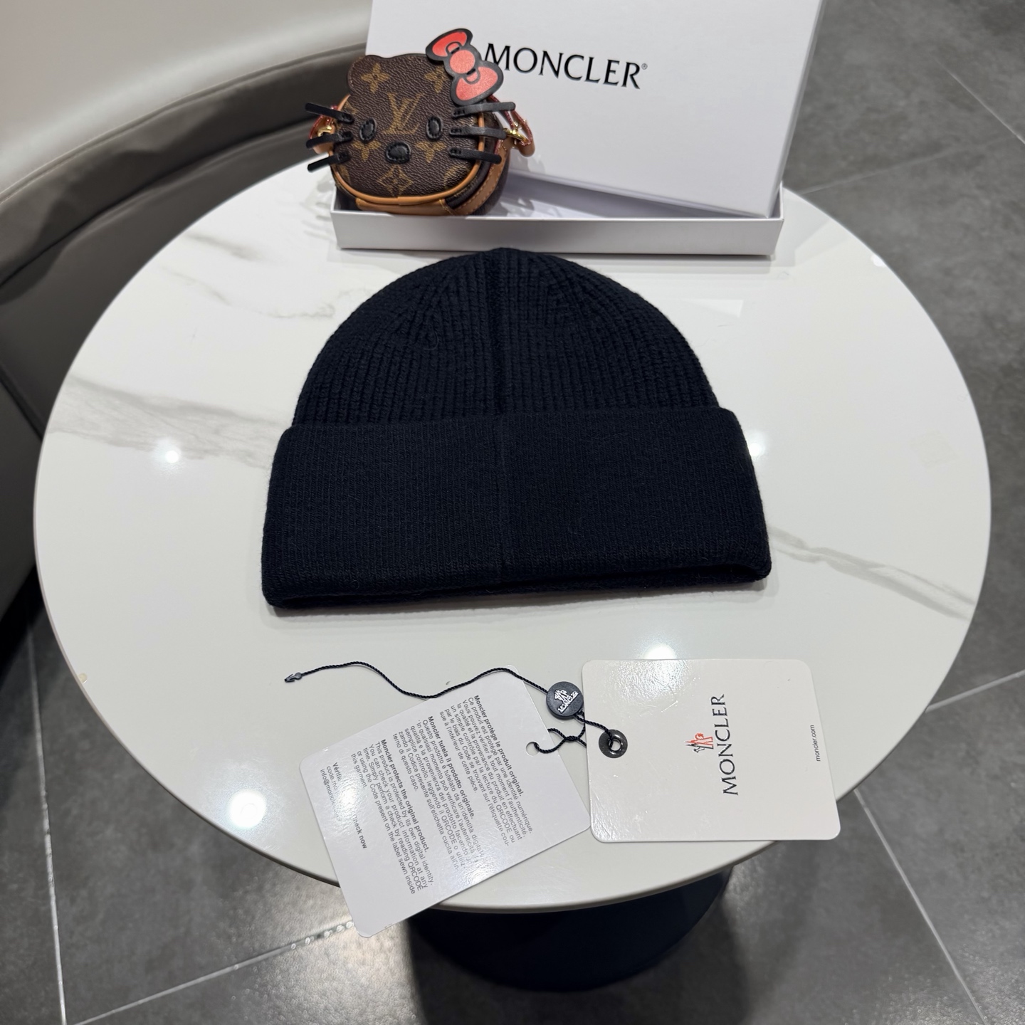 MONCLER蒙口🎩羊毛针织毛线帽，好品质高端大气，超柔软！超火爆💖质感很赞，出街超好搭配！时尚潮流！冬天必备单品，男女