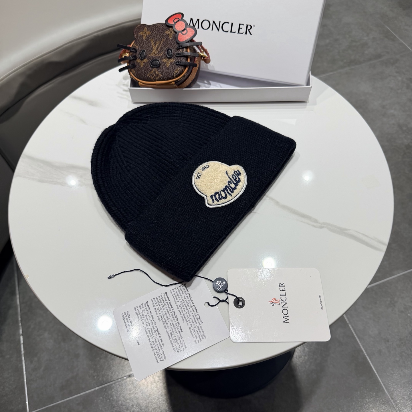 MONCLER蒙口🎩羊毛针织毛线帽，好品质高端大气，超柔软！超火爆💖质感很赞，出街超好搭配！时尚潮流！冬天必备单品，男女