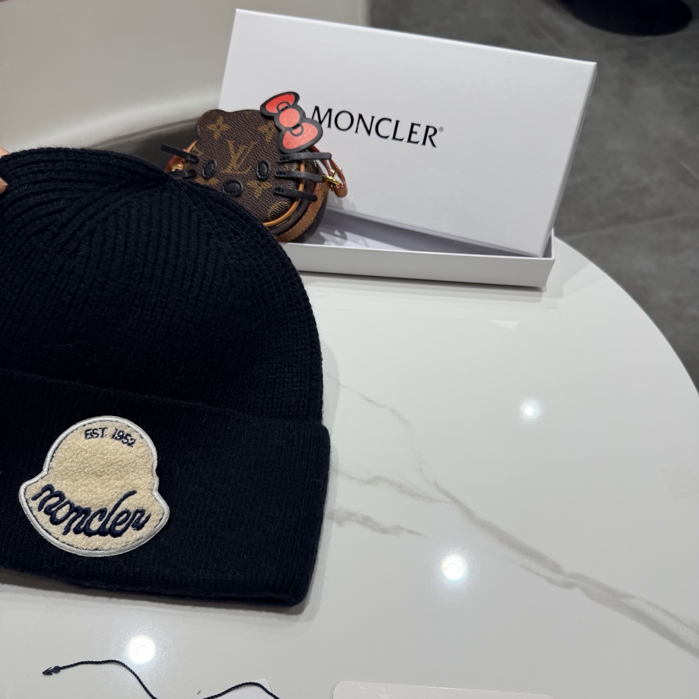 MONCLER蒙口🎩羊毛针织毛线帽，好品质高端大气，超柔软！超火爆💖质感很赞，出街超好搭配！时尚潮流！冬天必备单品，男女