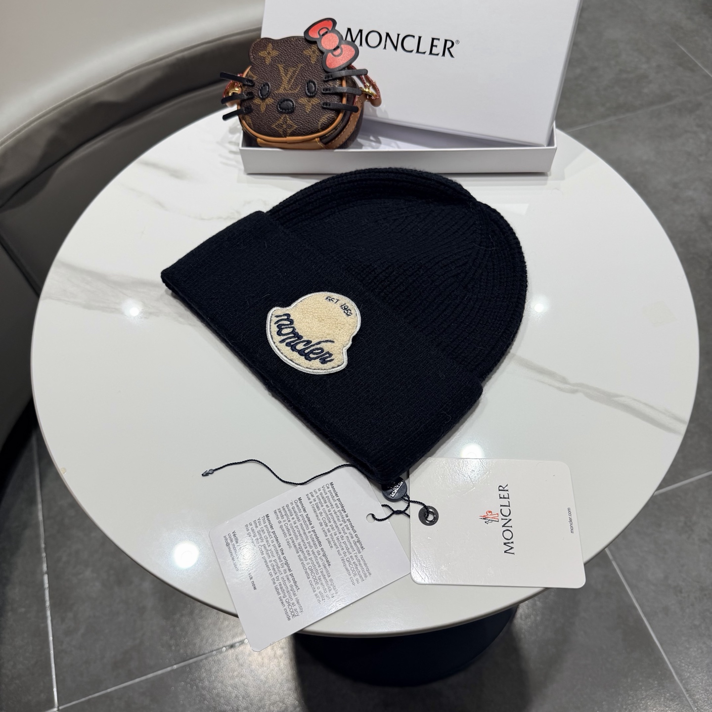 MONCLER蒙口🎩羊毛针织毛线帽，好品质高端大气，超柔软！超火爆💖质感很赞，出街超好搭配！时尚潮流！冬天必备单品，男女