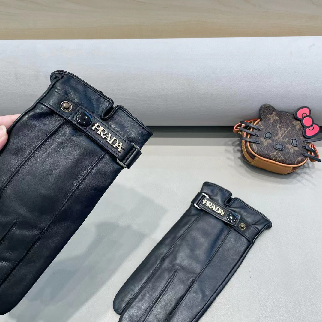 NO:618236,Prada men's new sheepskin gloves, fashionable gloves, warm in autumn and winter with velvet lining, classic, simple and super comfortable and soft, (versatile!) size l, xl gloves, gloves, prada, sheepskin, gloves19860909普拉达男款新品羊皮手套,时尚手套,秋冬保暖加绒内里,经典简洁上手超舒适柔软、（百搭！）码数l,xl手套,手套,prada,sheepskin,gloves,accessory