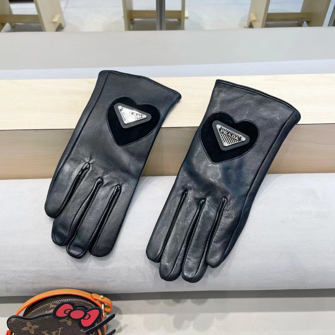 NO:618234,PRADA women's new sheepskin gloves, fashionable gloves, warm in autumn and winter with velvet lining, classic and simple, super comfortable, soft and versatile!  ML gloves, gloves, prada, prada, sheepskin, gloves19860909PRADA普拉达女款新品羊皮手套,时尚手套,秋冬保暖加绒内里,经典简洁上手超舒适柔软、百搭！ML手套,手套,prada,prada,sheepskin,gloves,accessory