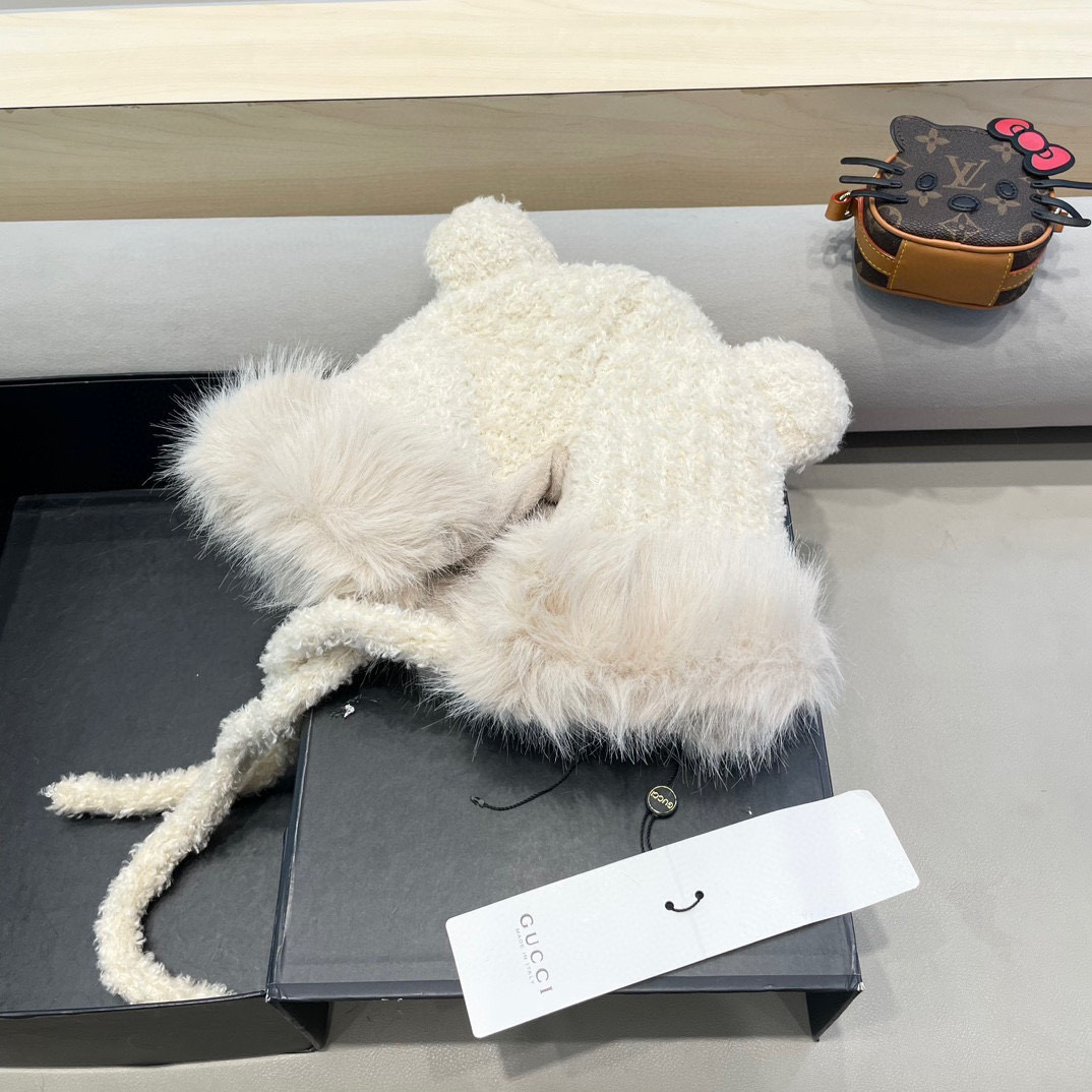 Gucci 可爱小熊耳朵百搭纯色保暖显脸小女款冬季时尚保暖防寒新款毛绒帽