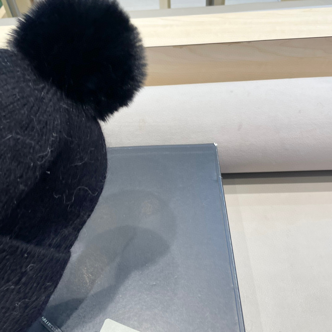 巴黎世家balenclaga帽子女冬季加绒加厚保暖护耳毛球针织帽大头围百搭防寒包头毛线帽