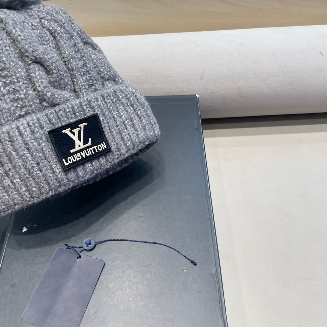 lv路易威登加绒毛线帽冬季保暖帽子护耳帽针织女帽新款加厚冷帽倪倪儿毛球帽