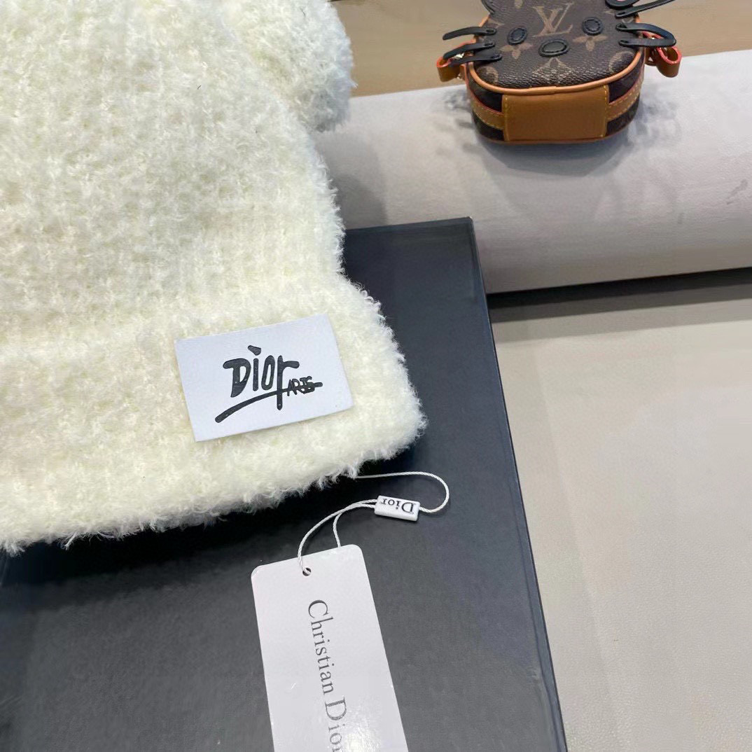 Dior冬季可爱卡通小熊耳朵毛线帽子女日系保暖毛绒加厚护耳学生针织帽
