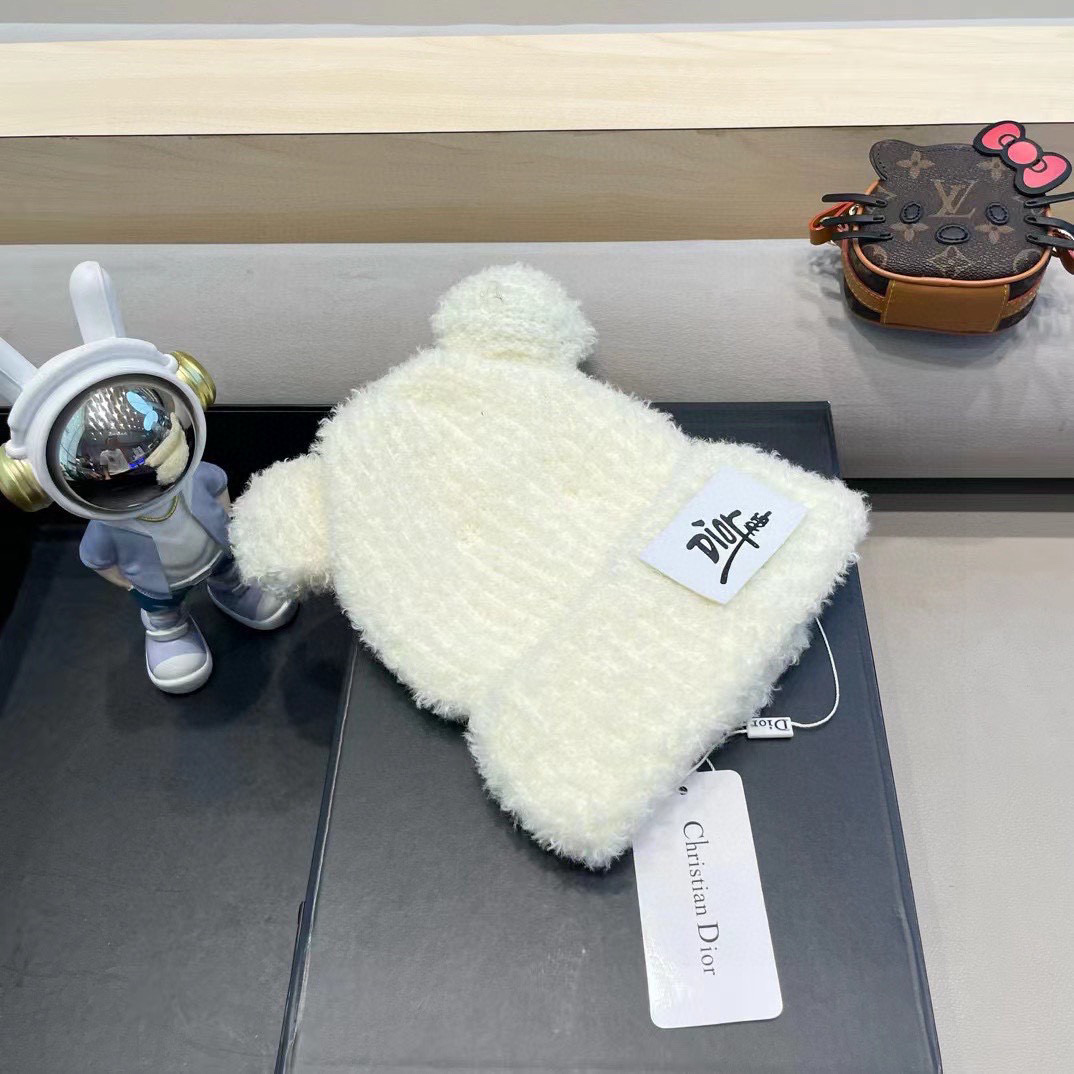 Dior冬季可爱卡通小熊耳朵毛线帽子女日系保暖毛绒加厚护耳学生针织帽