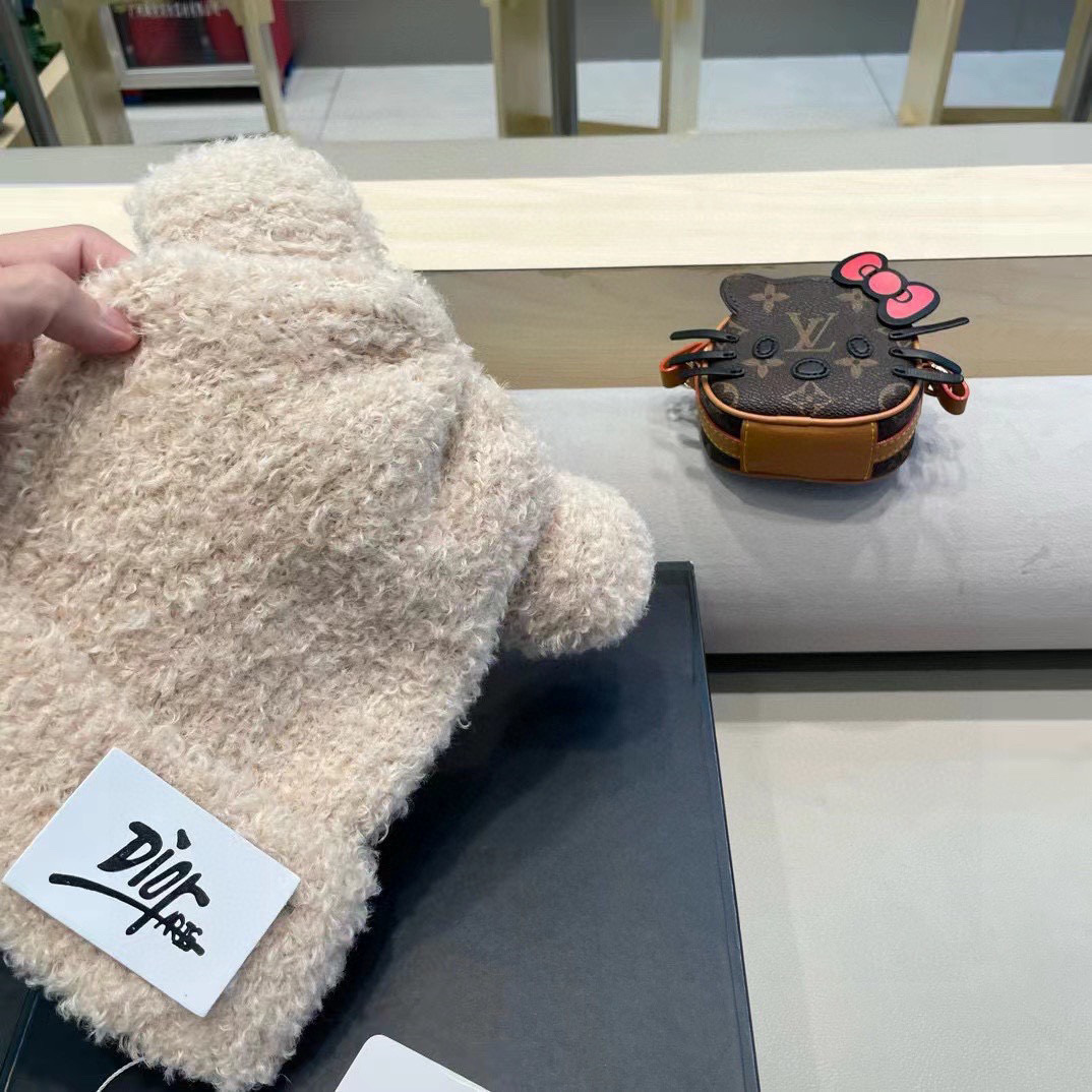 Dior冬季可爱卡通小熊耳朵毛线帽子女日系保暖毛绒加厚护耳学生针织帽