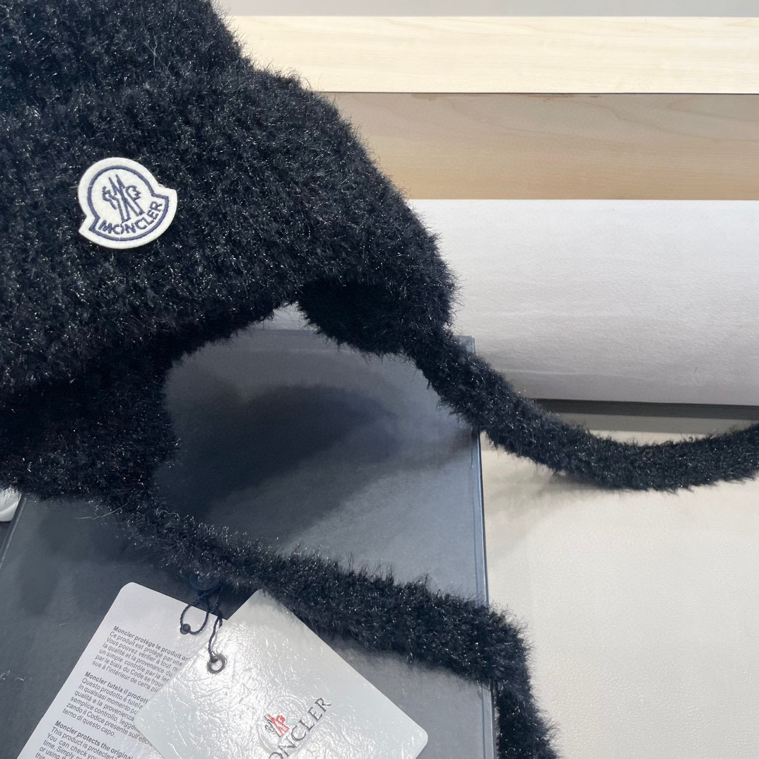 moncler新款时尚潮流显脸小毛线帽秋冬毛绒保暖护耳套头针织帽