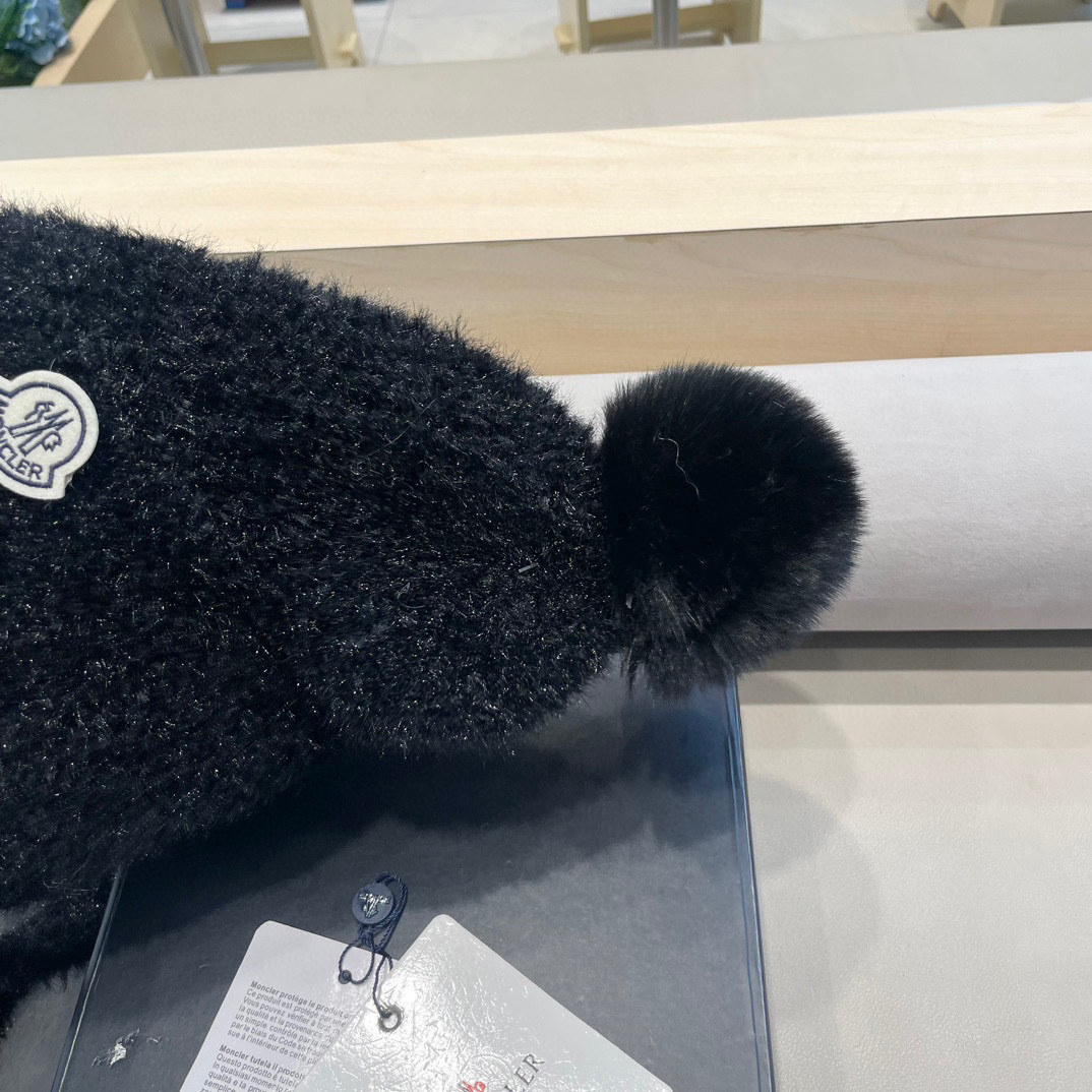 moncler新款时尚潮流显脸小毛线帽秋冬毛绒保暖护耳套头针织帽