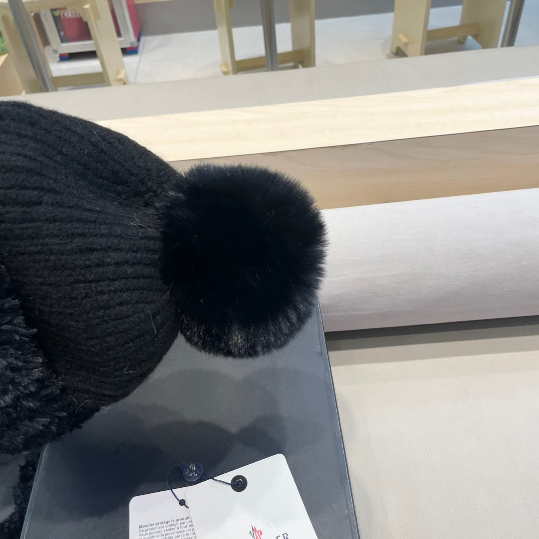 moncler针织帽子女新款保暖加厚防寒毛绒球可爱系带护耳帽潮