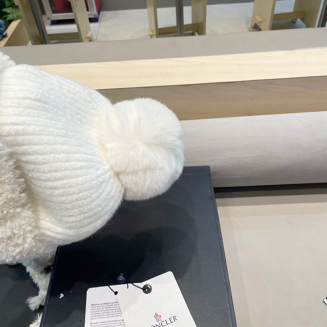 moncler针织帽子女新款保暖加厚防寒毛绒球可爱系带护耳帽潮