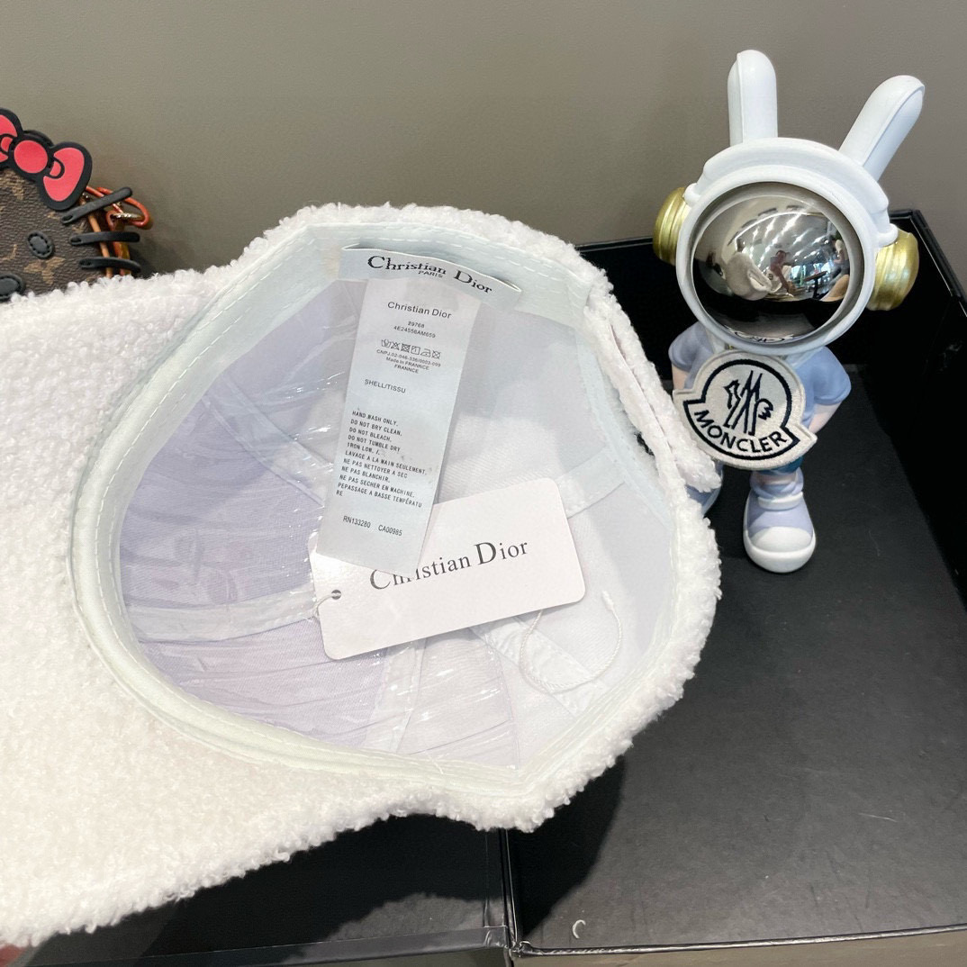 DIOR迪奥 2024 秋冬新款官网同步羊羔毛刺绣棒球帽，整个帽子质感超级好，网红爆款休闲时尚 百搭，超