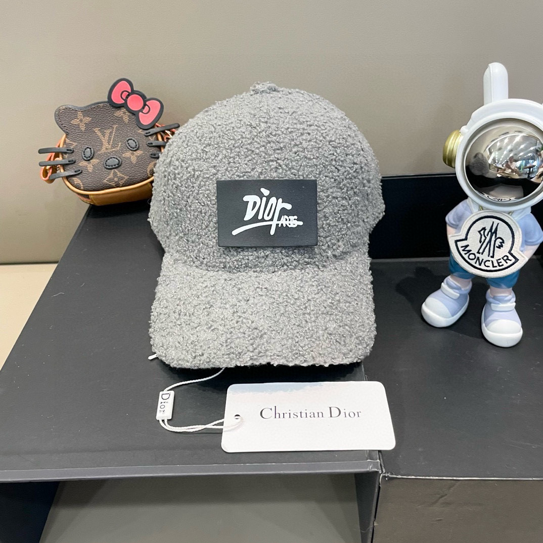 DIOR迪奥 2024 秋冬新款官网同步羊羔毛刺绣棒球帽，整个帽子质感超级好，网红爆款休闲时尚 百搭，超
