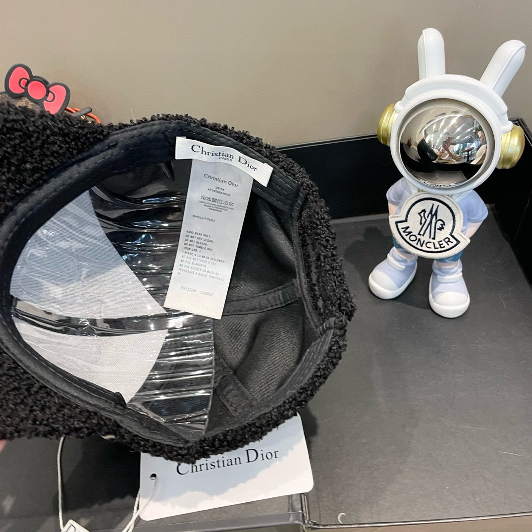 DIOR迪奥 2024 秋冬新款官网同步羊羔毛刺绣棒球帽，整个帽子质感超级好，网红爆款休闲时尚 百搭，超