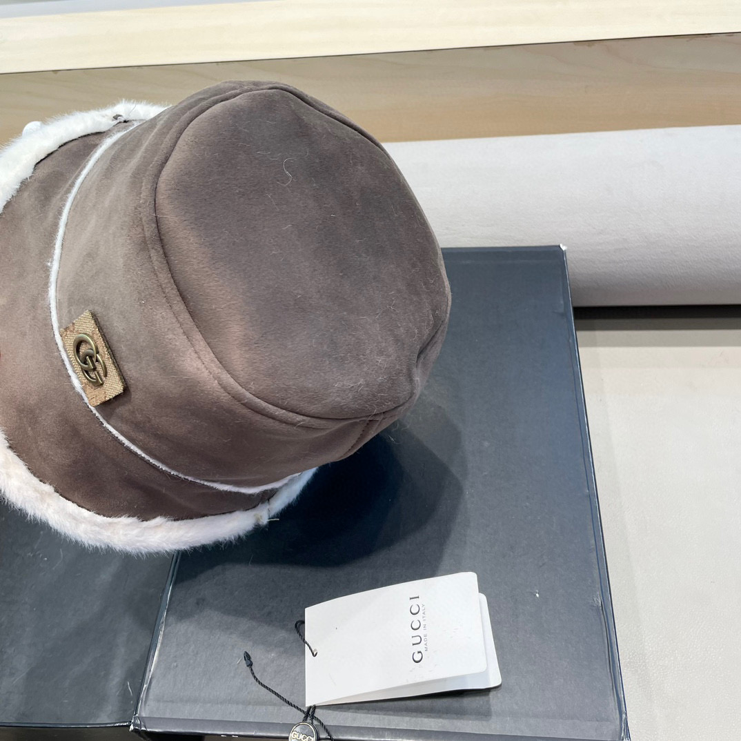 Gucci复古麂皮绒渔夫帽子女秋冬百搭加厚保暖显脸小毛绒帽遮素颜水桶帽