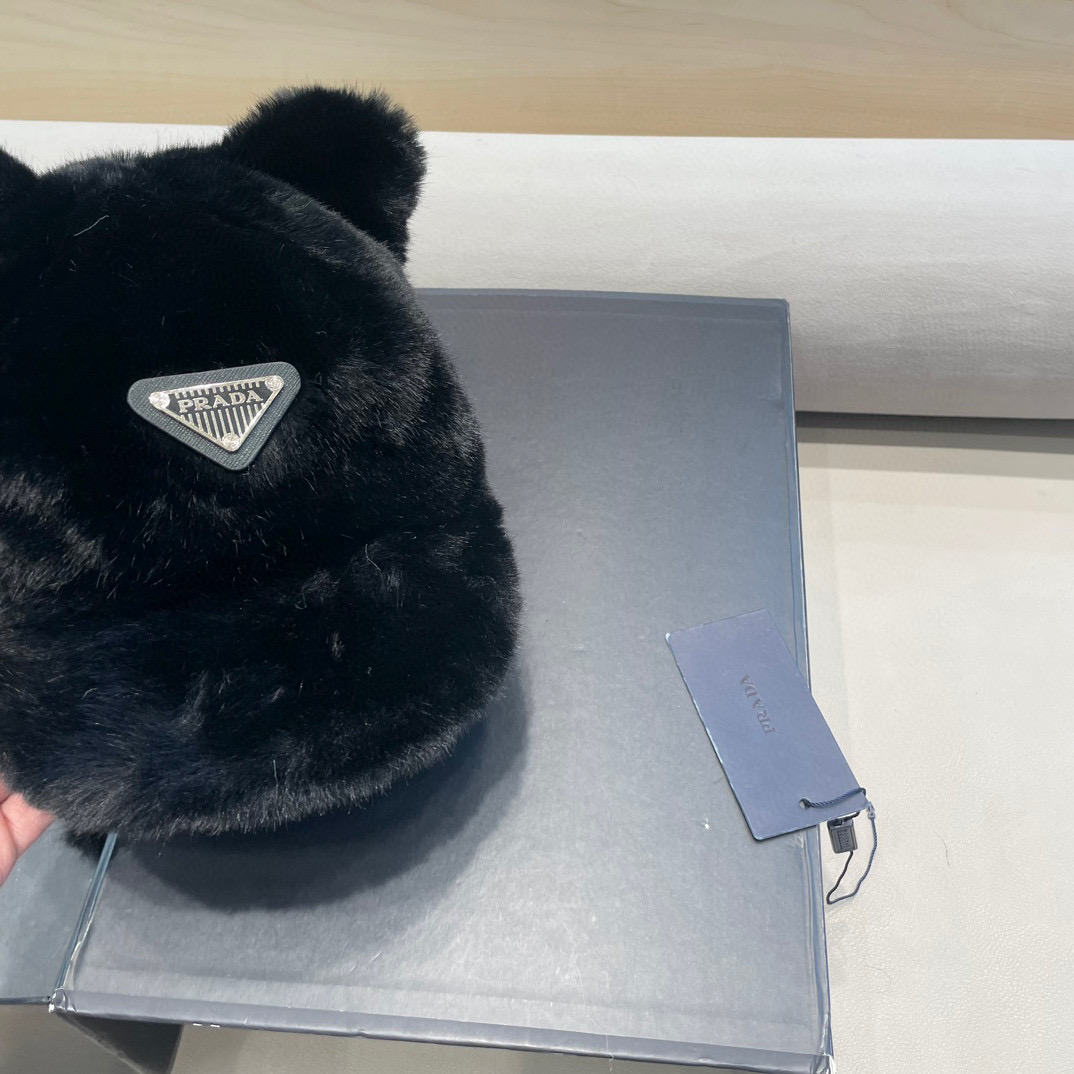 普拉达Prada帽子女秋冬季鸭舌帽仿貂毛冬天猫耳朵可爱棒球帽皮草时尚加绒保暖